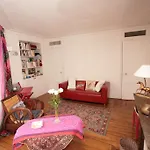 Cozy Parisian 1 Bedroom
