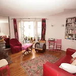 Cozy Parisian 1 Bedroom