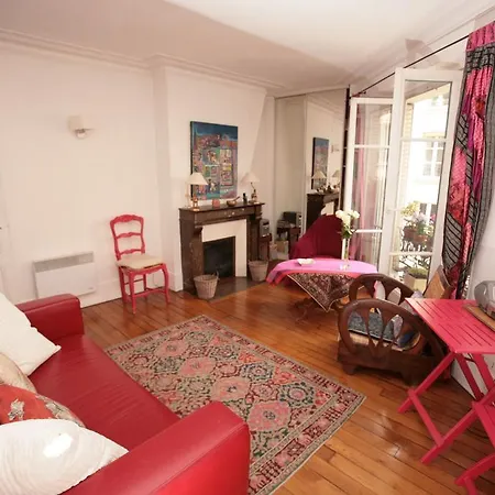 Cozy Parisian 1 Bedroom Paris