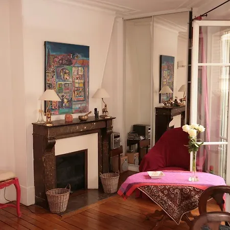 Cozy Parisian 1 Bedroom Apartment *